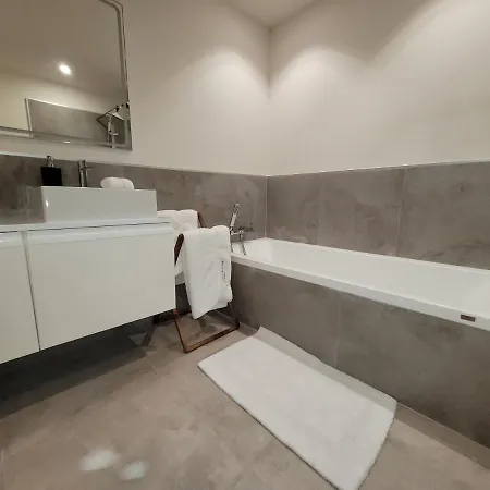 Stunning - Walking Distance To The And Town - Pool Open Appartamento *