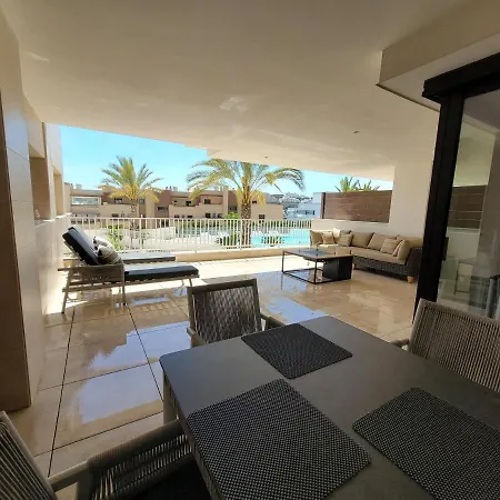 Stunning - Walking Distance To The And Town - Pool Open Appartamento
