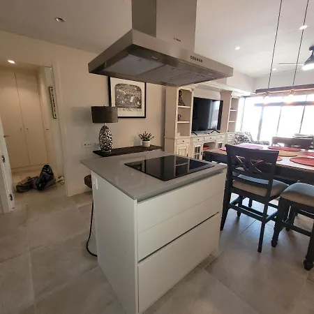 Stunning - Walking Distance To The And Town - Pool Open
