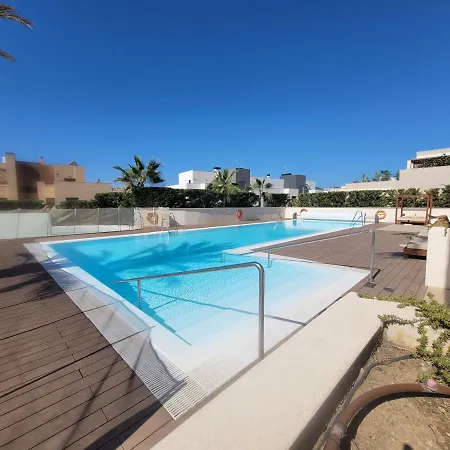 Stunning - Walking Distance To The And Town - Pool Open Appartamento